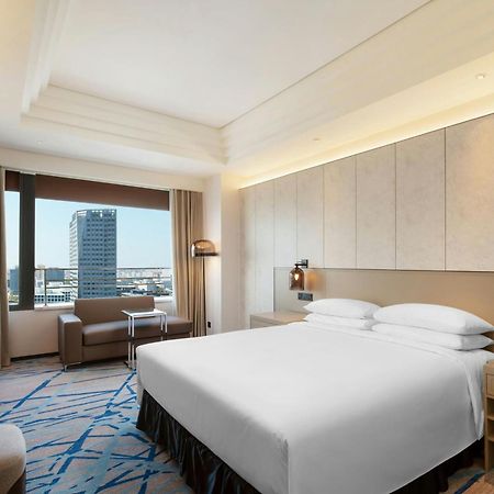 Renaissance Shanghai Caohejing Hotel Екстериор снимка