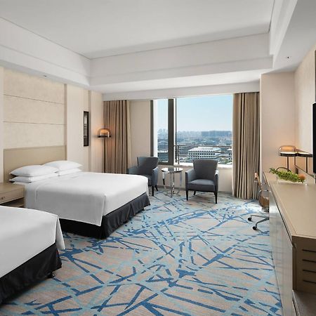 Renaissance Shanghai Caohejing Hotel Екстериор снимка